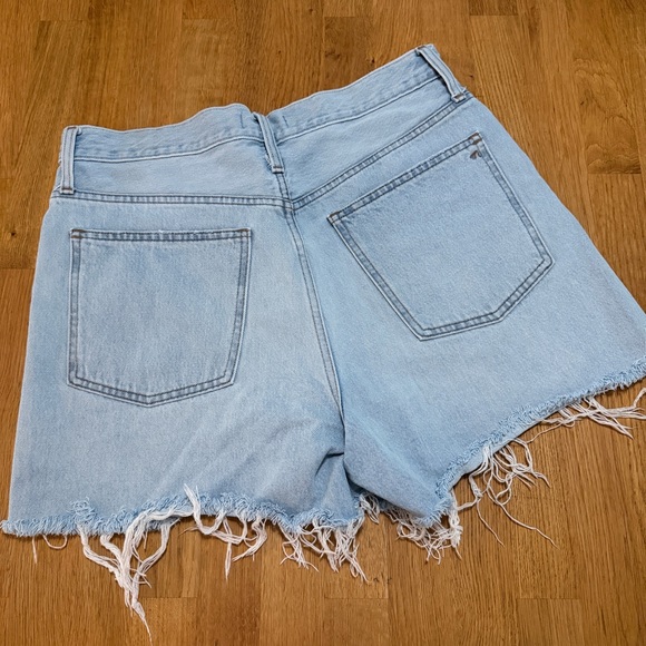 Madewell 30 Light Wash Distressed Raw Hem The Mom Jean Denim Shorts Button Fly - Picture 2 of 9